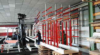 mobile cantilever racking, assembly