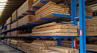 cantilever racking with guiding rail for forklift truck