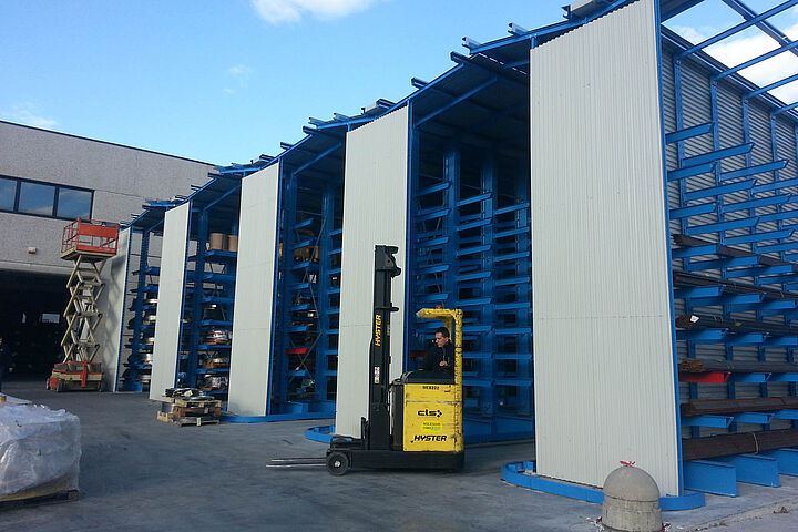 cantilever racking with roof