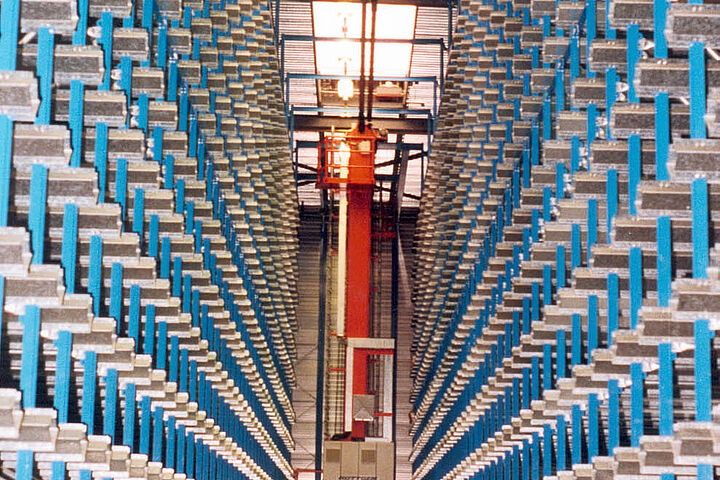 automatic warehouse, stacker crane