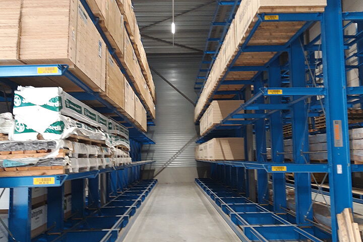 Cantilever racking