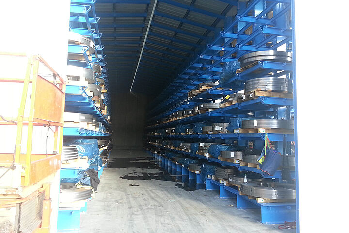 cantilever racking with roof