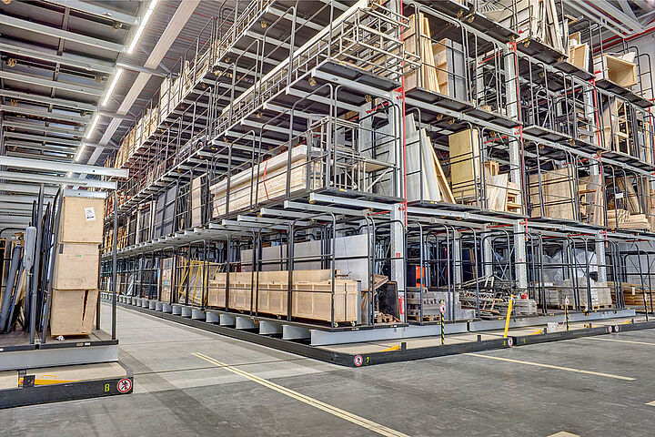mobile racking systems for scenery storage and long loads
